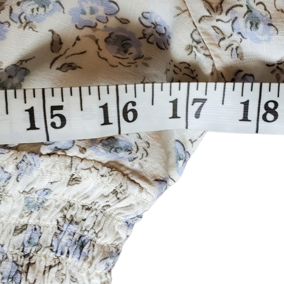 WEST OF MELROSE Flower smocked top L - Picture 6 of 8